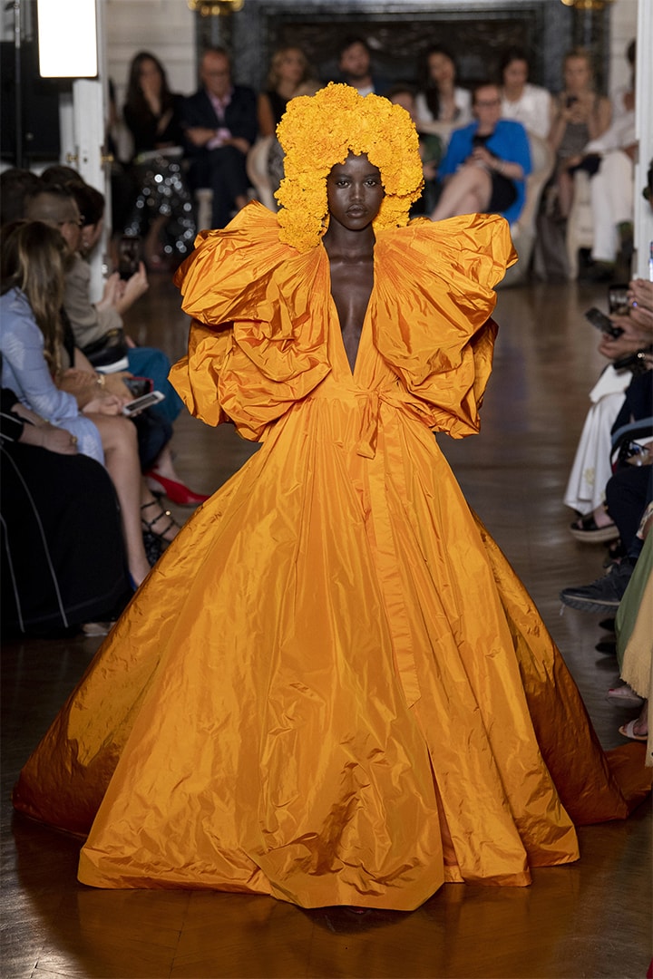 Valentino fall-2018-couture runway PFW