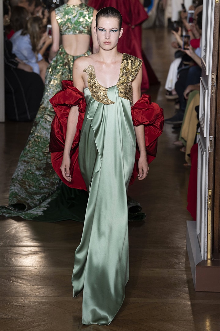 Valentino fall-2018-couture runway PFW