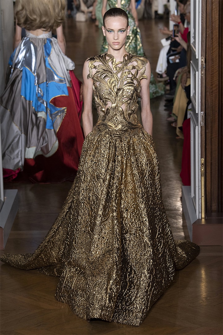 Valentino fall-2018-couture runway PFW
