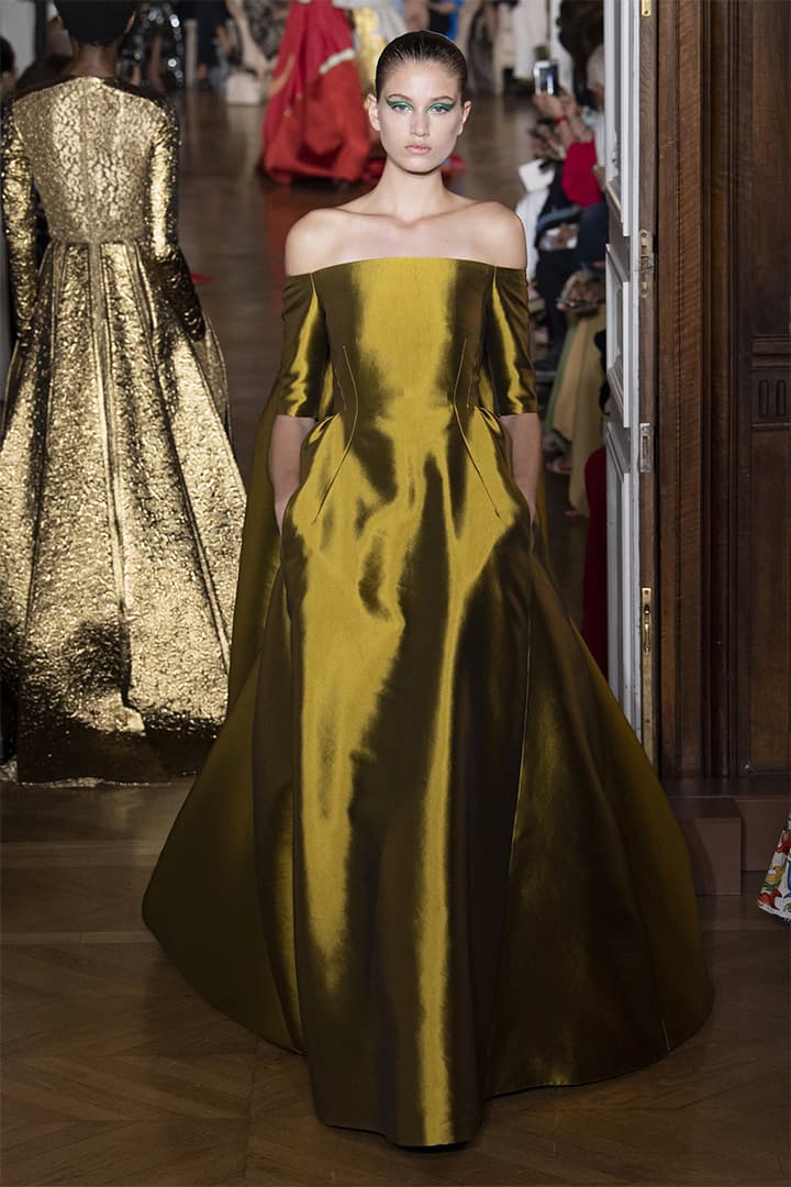 Valentino fall-2018-couture runway PFW