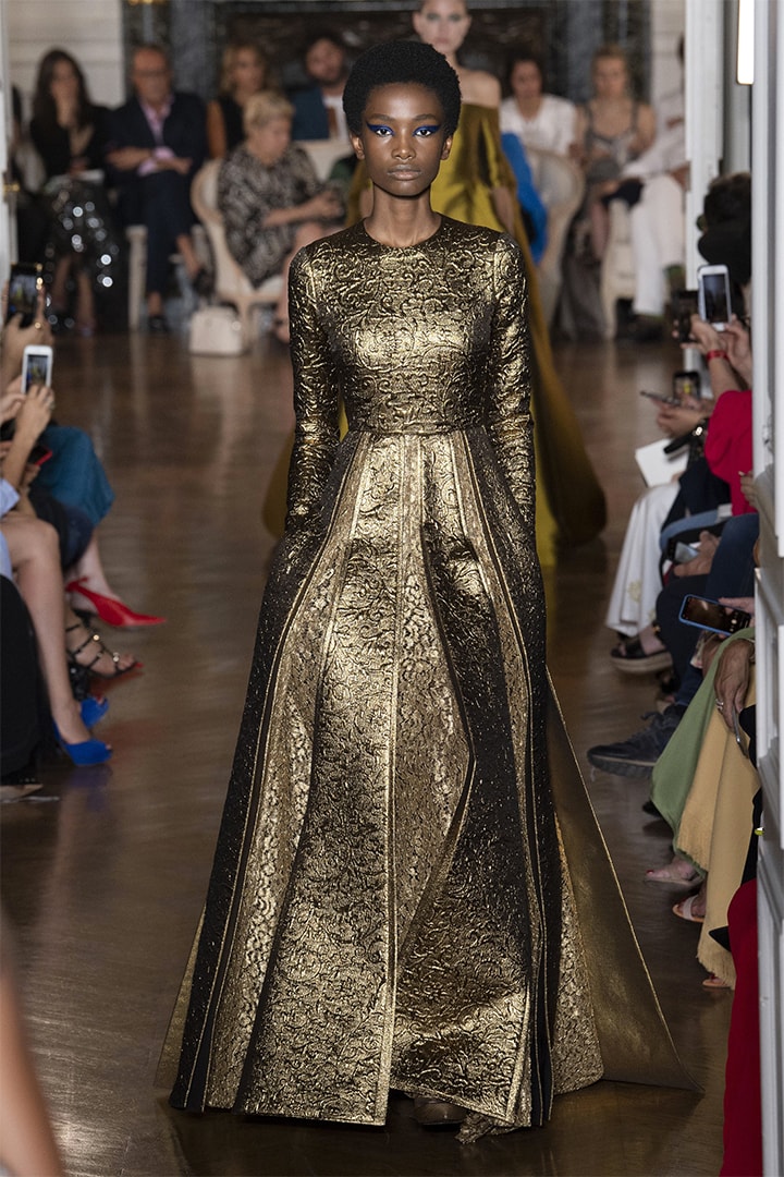 Valentino fall-2018-couture runway PFW
