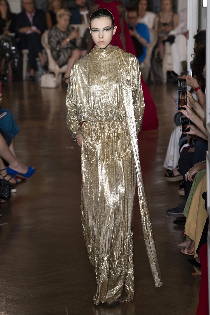Valentino fall-2018-couture runway PFW