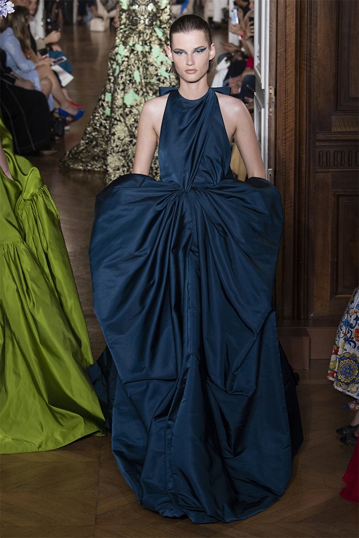Valentino fall-2018-couture runway PFW