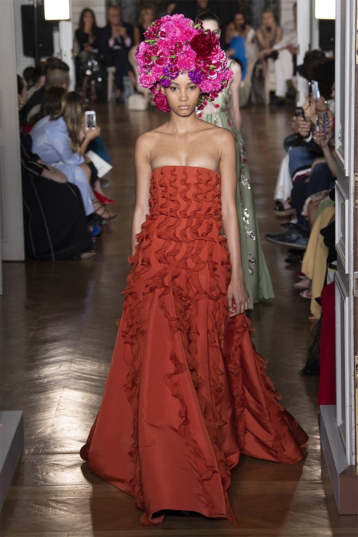 Valentino fall-2018-couture runway PFW