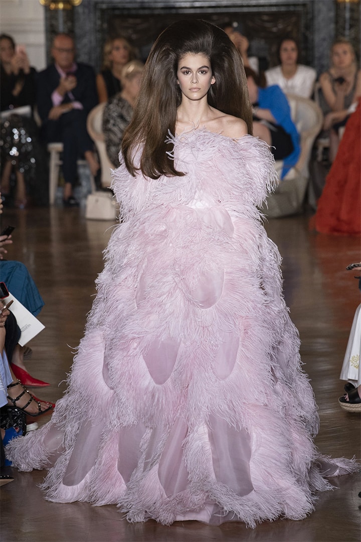 Valentino fall-2018-couture runway PFW