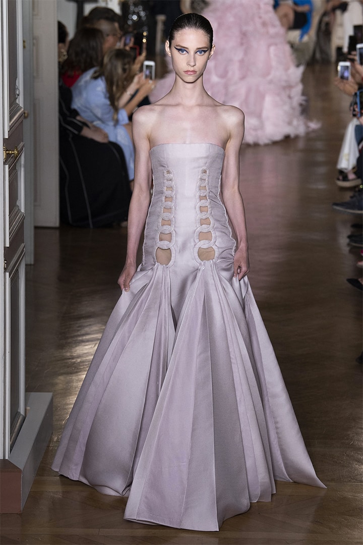 Valentino fall-2018-couture runway PFW