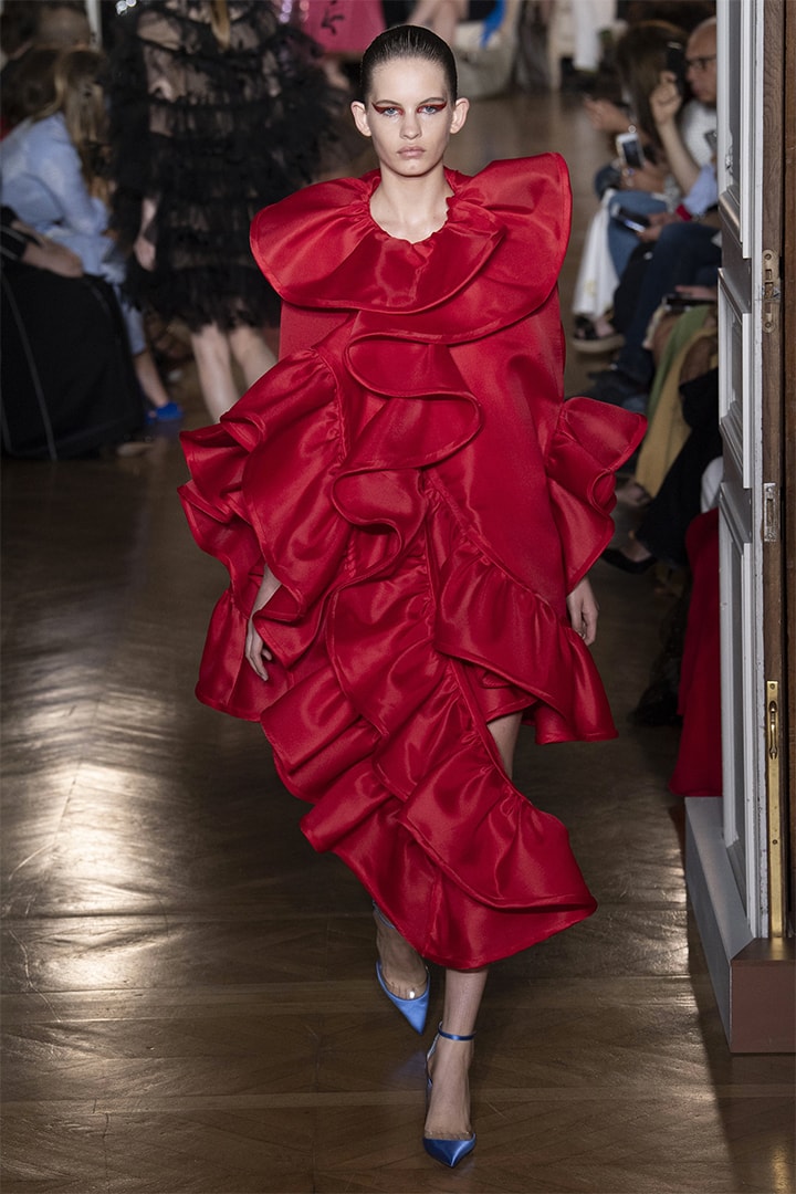 Valentino fall-2018-couture runway PFW