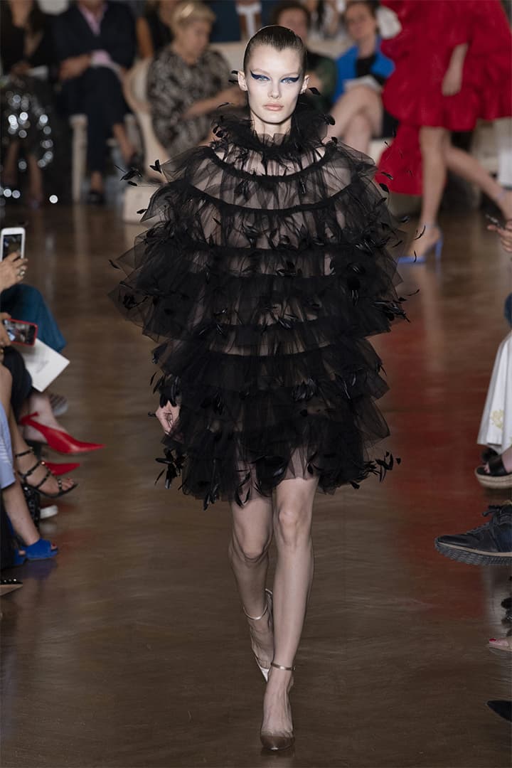 Valentino fall-2018-couture runway PFW