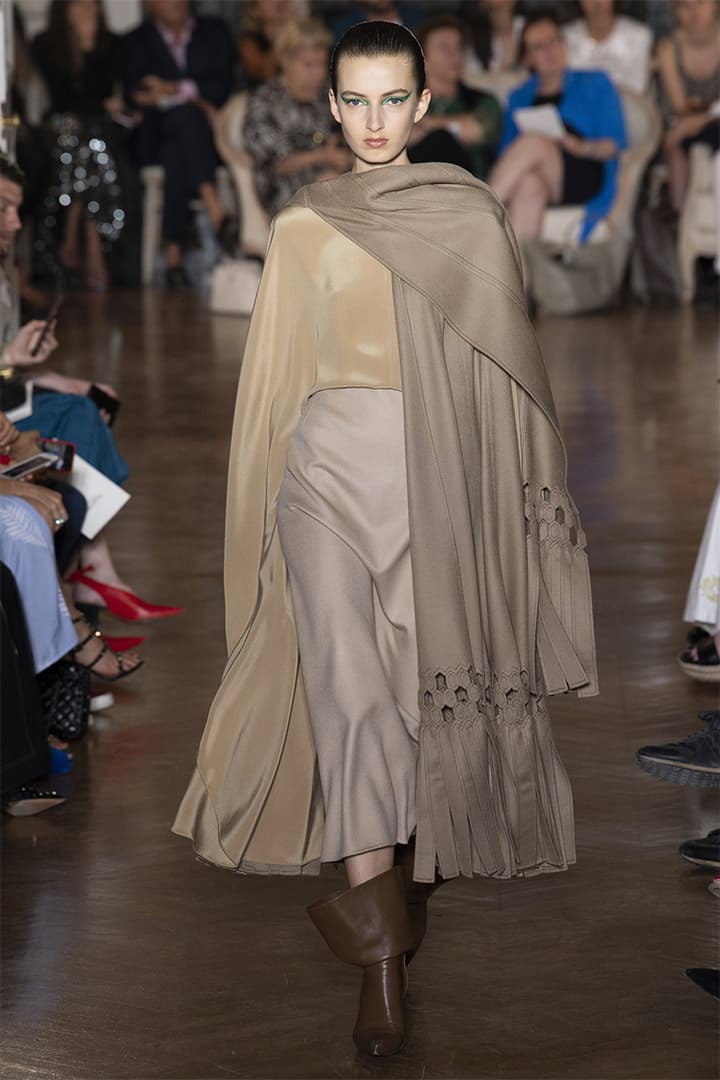 Valentino fall-2018-couture runway PFW