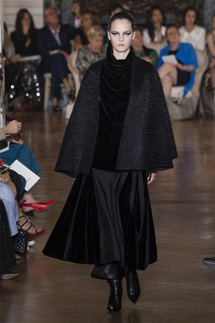 Valentino fall-2018-couture runway PFW