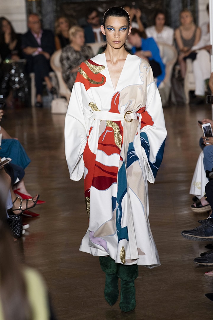 Valentino fall-2018-couture runway PFW