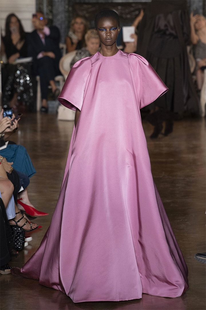 Valentino fall-2018-couture runway PFW