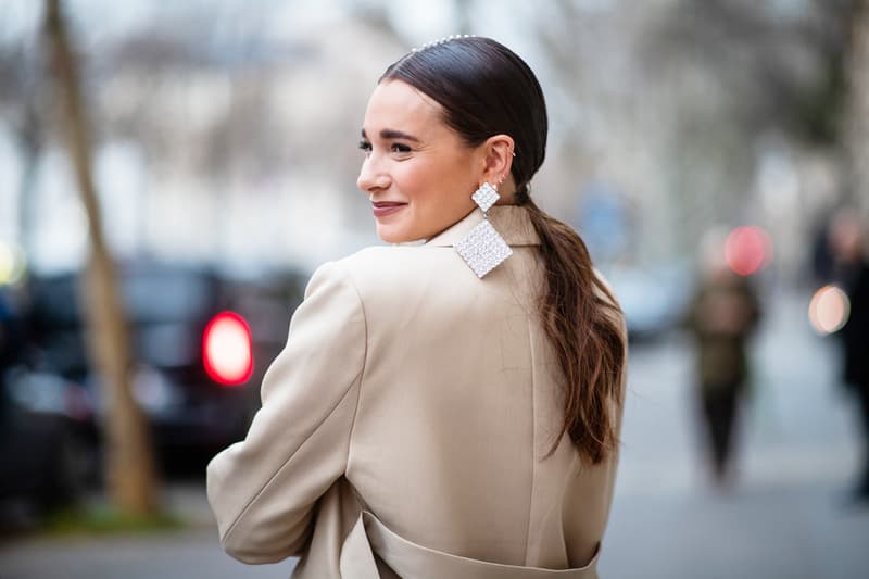 2018 Fall Winter hairstyles trend low ponytail choker hairstyles Shark clip hairstyles