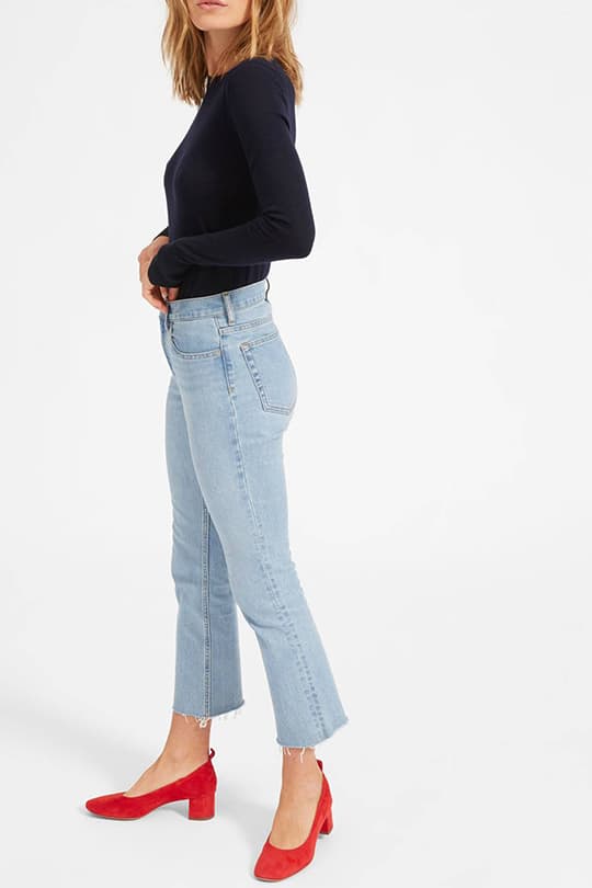 french-american-denim-trend-jeans_ high-waisted jeans with a wide-leg fit and a cropped hem