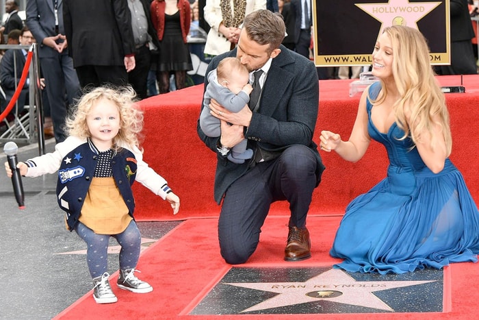 當女兒驚喜出現在 Taylor 演場會,Blake Lively 鬼馬夫妻的反應超有愛!