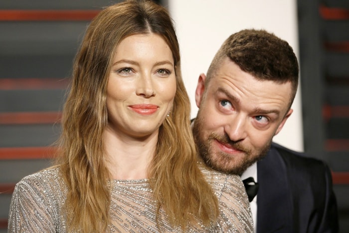 Justin 難得貼出家人的溫馨合照,網友卻說:「拜託把小孩的長髮剪了」