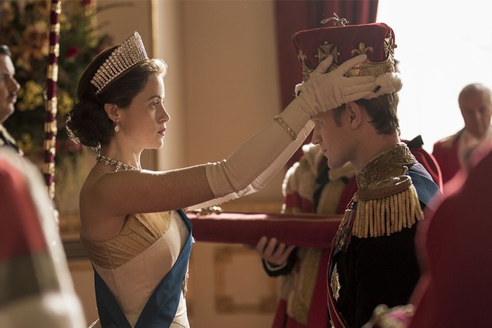 Claire Foy 卸任!《The Crown》的第二位英女皇正式登場!
