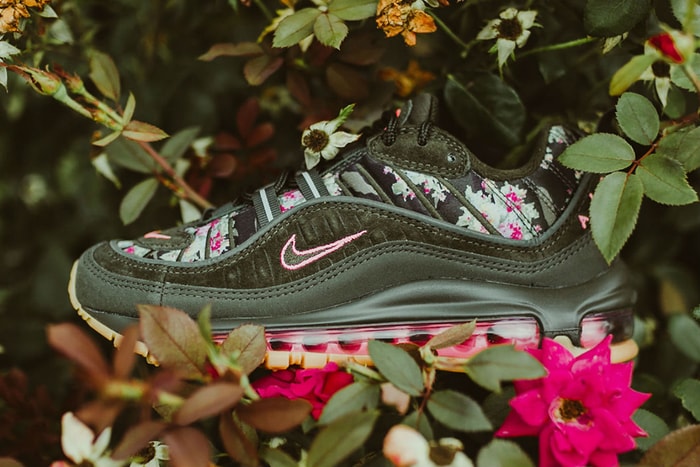 夏日的一抹繽紛!這雙 Air Max 98 扶桑花系列妳怎能不擁有?