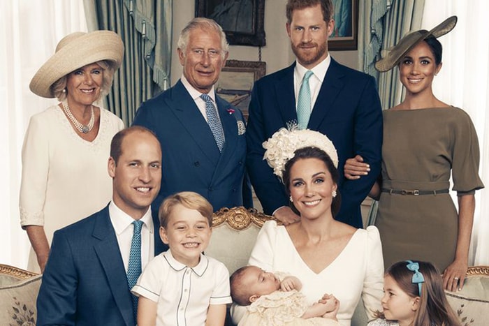 英國皇室發佈路易小王子 4 張官方受洗照，溫馨場面超有愛！