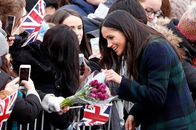 Meghan Markle Gifts Flowers