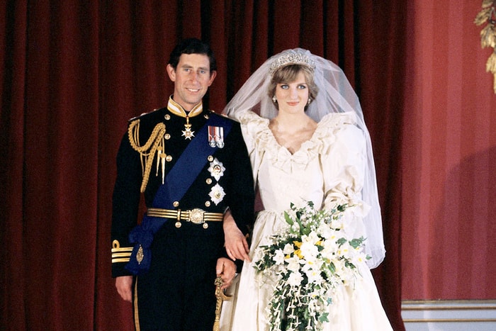 當年 Diana 王妃婚禮上勇敢打破傳統，只是小細節卻為女生們上了一課