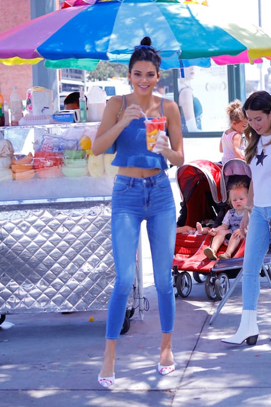 kendall-jenner-american-eagle-denim-on-denim-look