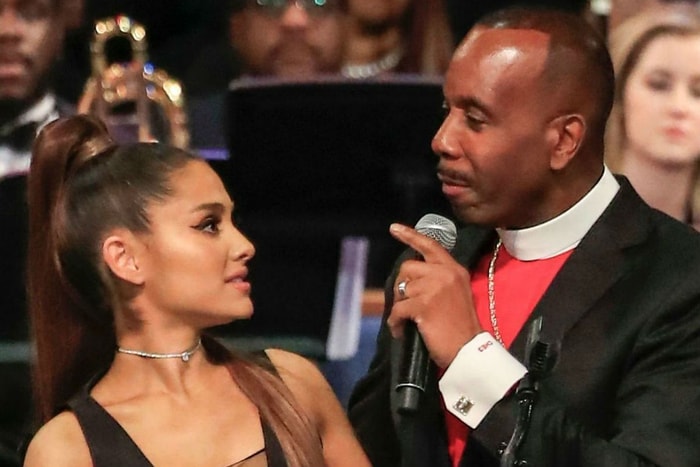 公然對 Ariana Grande 性騷擾？主教終於出面：「一切都是誤會！」