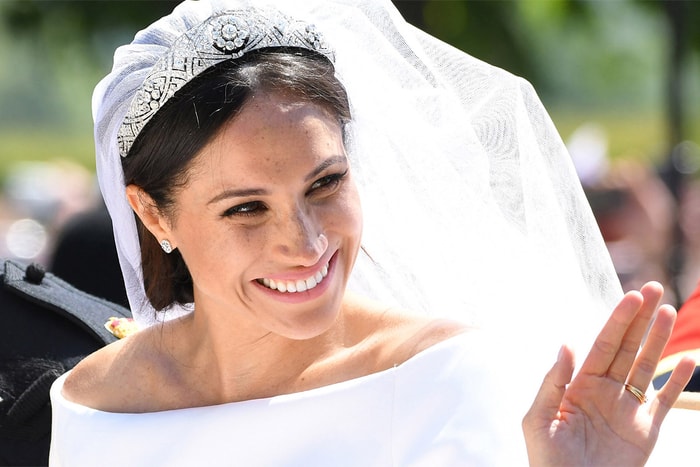 梅根王妃的婚紗不是潔白無瑕?其實當中藏著浪漫又傳統的巧思!