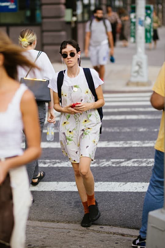 NYFW ss2019 sneakers outfit street style