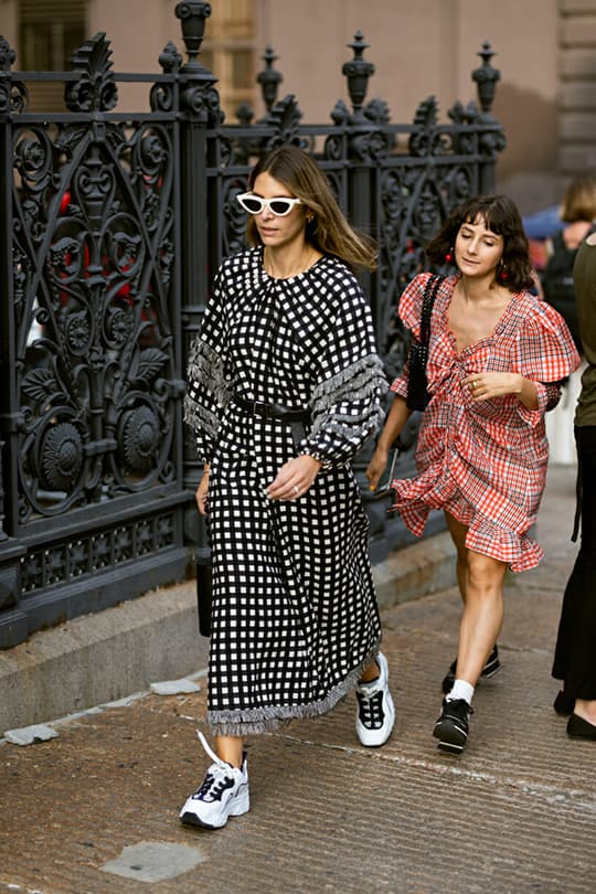 NYFW ss2019 sneakers outfit street style