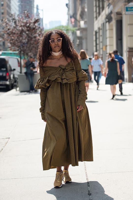 NYFW ss2019 sneakers outfit street style