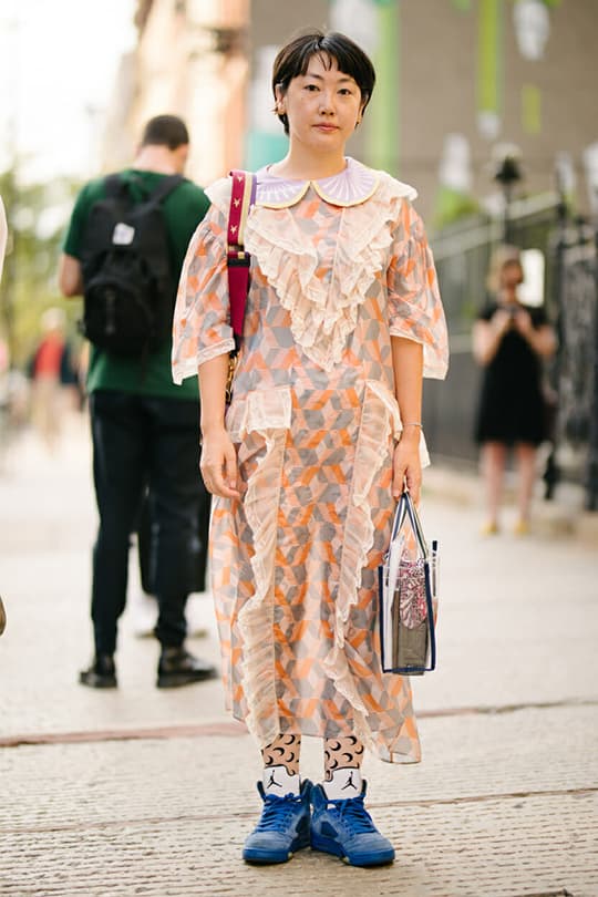 NYFW ss2019 sneakers outfit street style