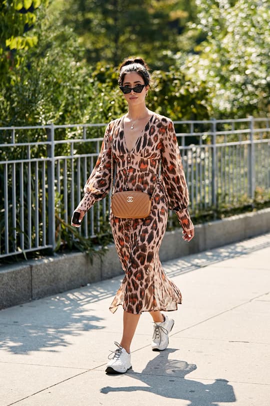 NYFW ss2019 sneakers outfit street style