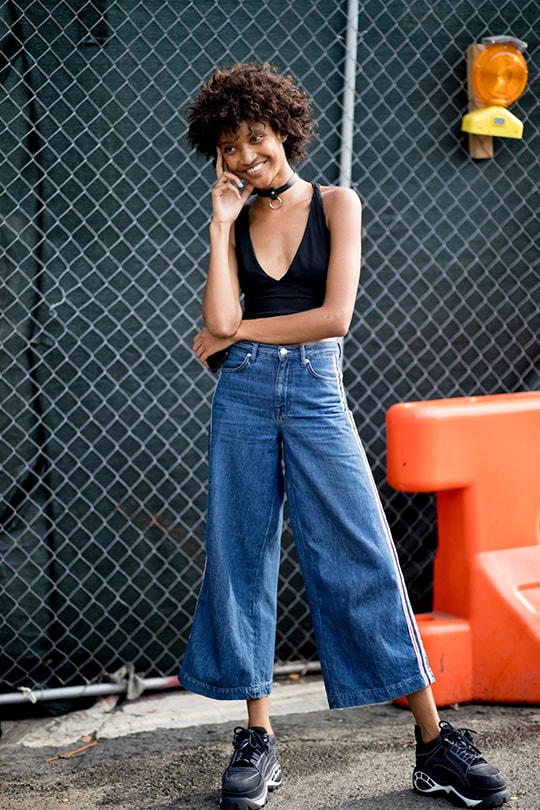 NYFW ss2019 sneakers outfit street style