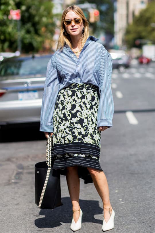 V-neck shoes street style