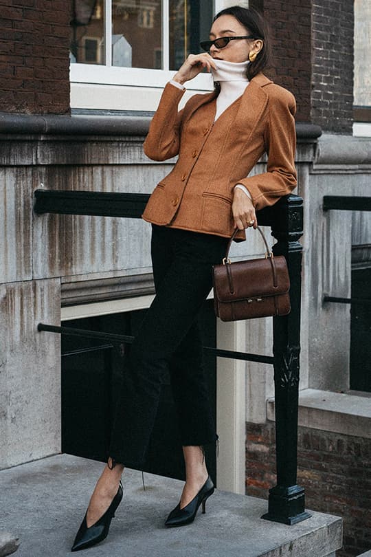 V-neck shoes street style