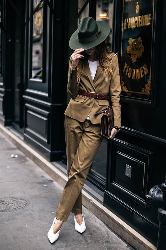 V-neck shoes street style