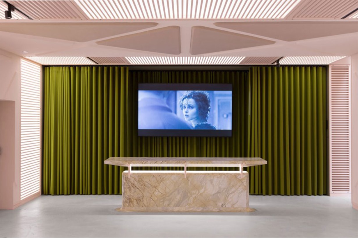 futuristic xyz lounge bar3