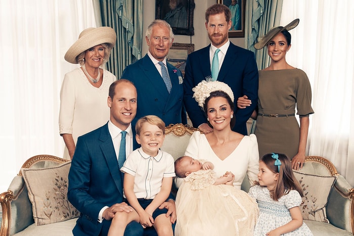 英女王上飛機會穿甚麼?英國皇室 10 件意想不到的秘密!