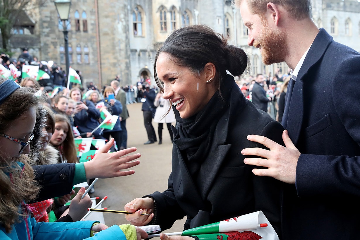 Meghan-Markle greeting the crowds