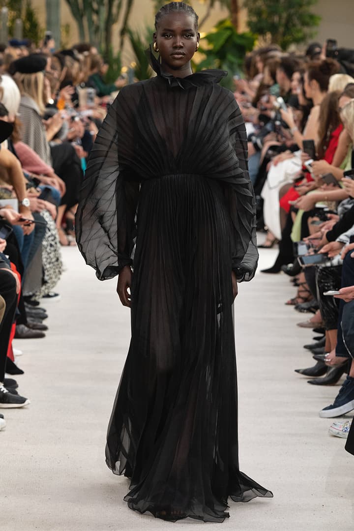 valentino-ss2019-pfw-runway