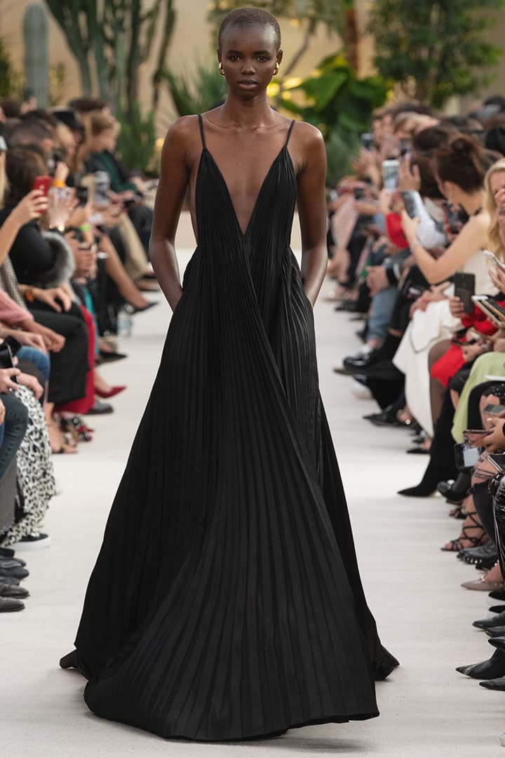 valentino-ss2019-pfw-runway