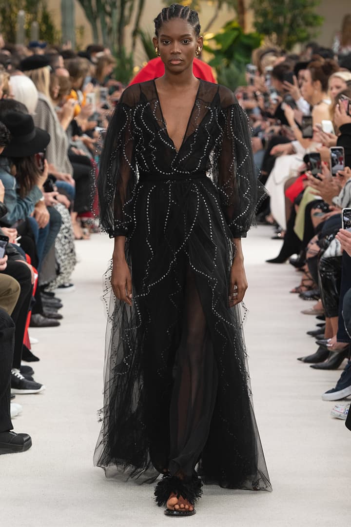 valentino-ss2019-pfw-runway