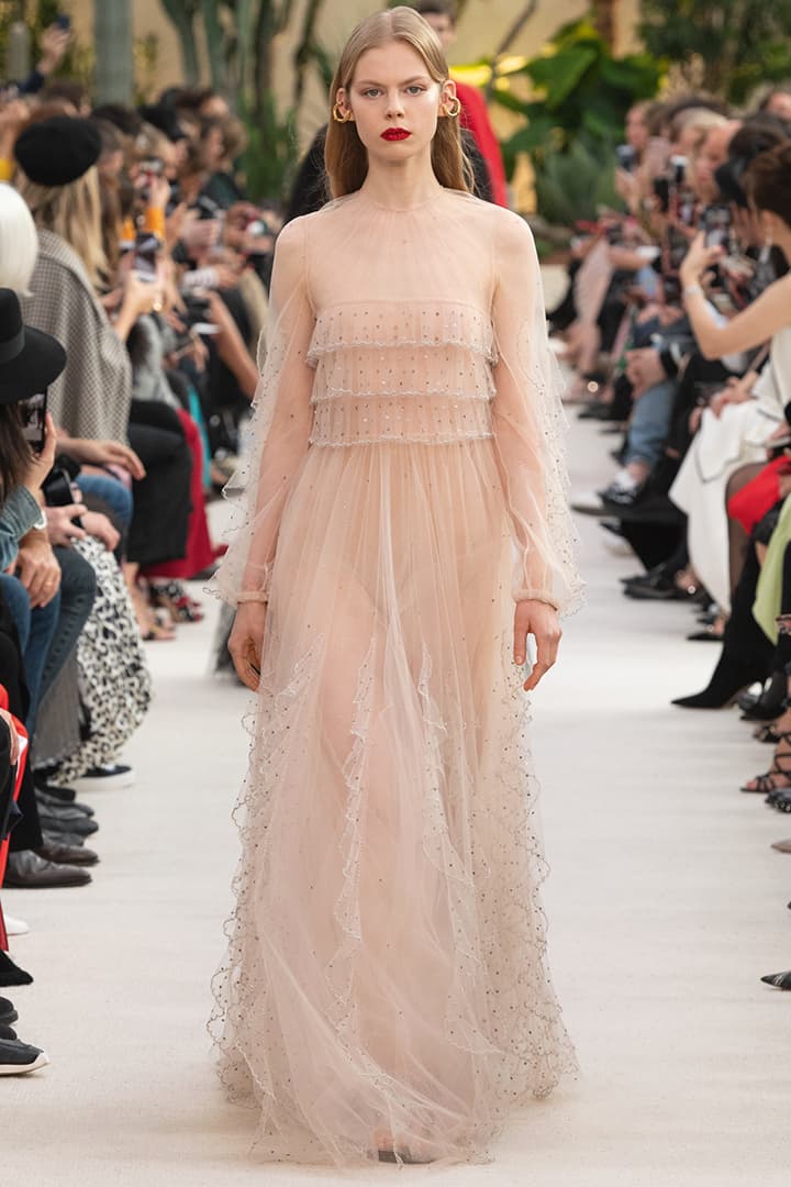 valentino-ss2019-pfw-runway