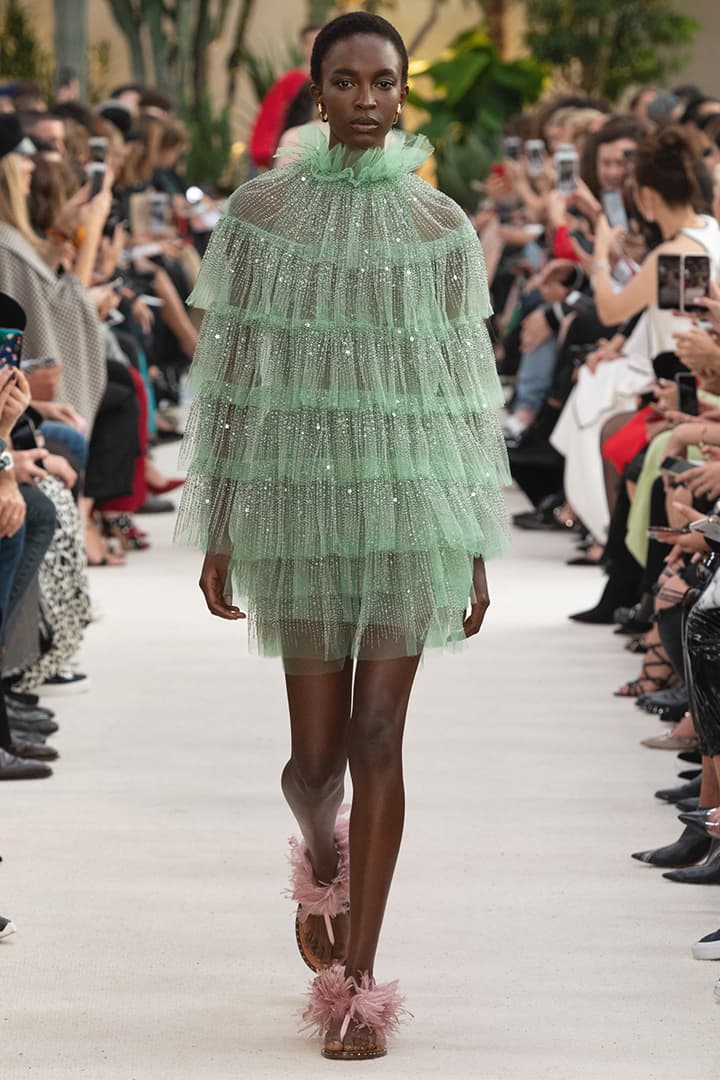 valentino-ss2019-pfw-runway