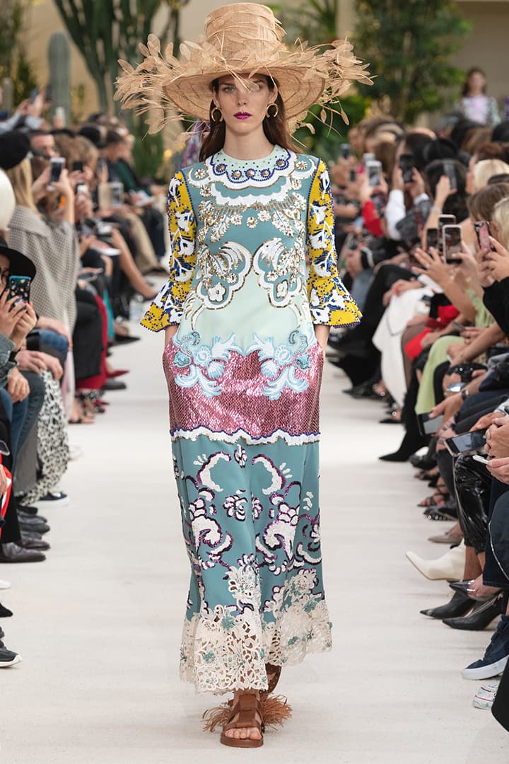 valentino-ss2019-pfw-runway