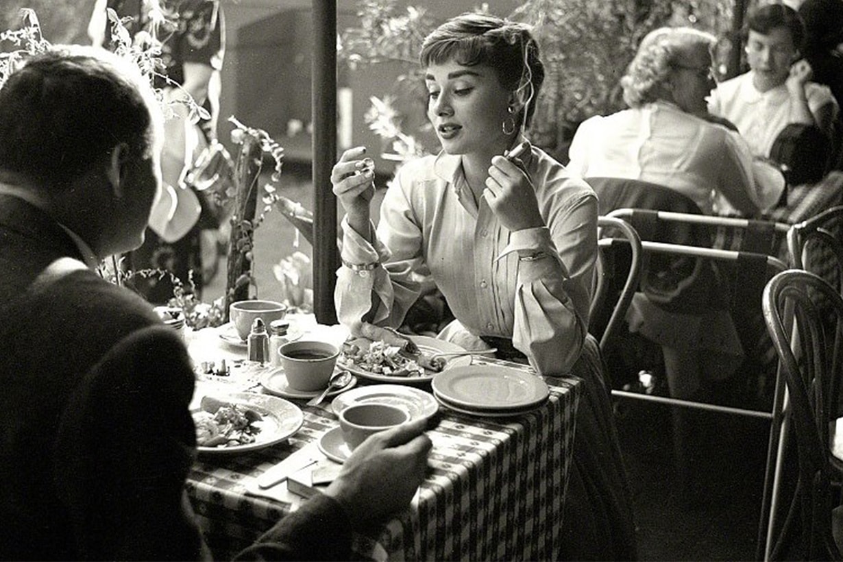 Audrey Hepburn Smoke Ciagrette