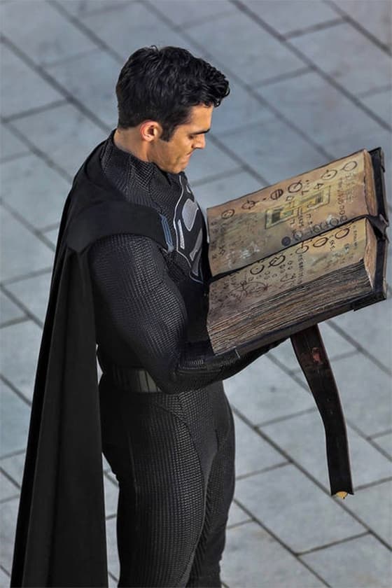 DC superman black suit tyler hoechlin