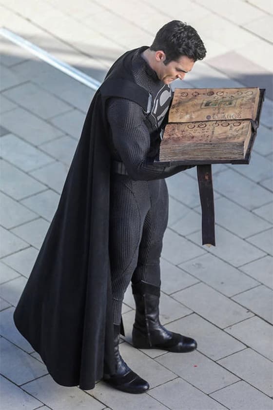 DC superman black suit tyler hoechlin