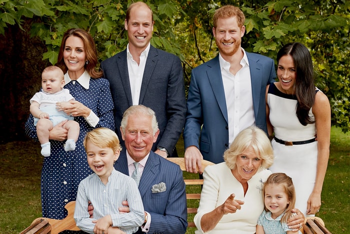 英國皇室新照片再度曝光，這次是查理斯王子與路易王子的反差萌照！